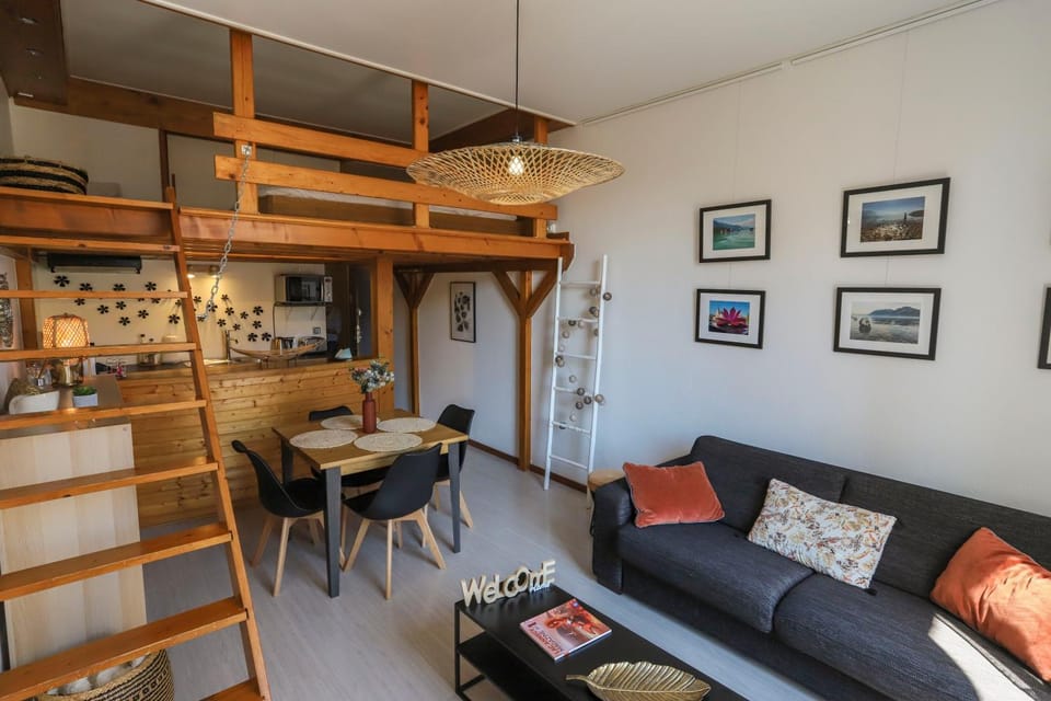 Bed, TV and multimedia, Coffee/tea facilities, Kitchen or kitchenette, Living room, Seating area, Dining area, Bedroom