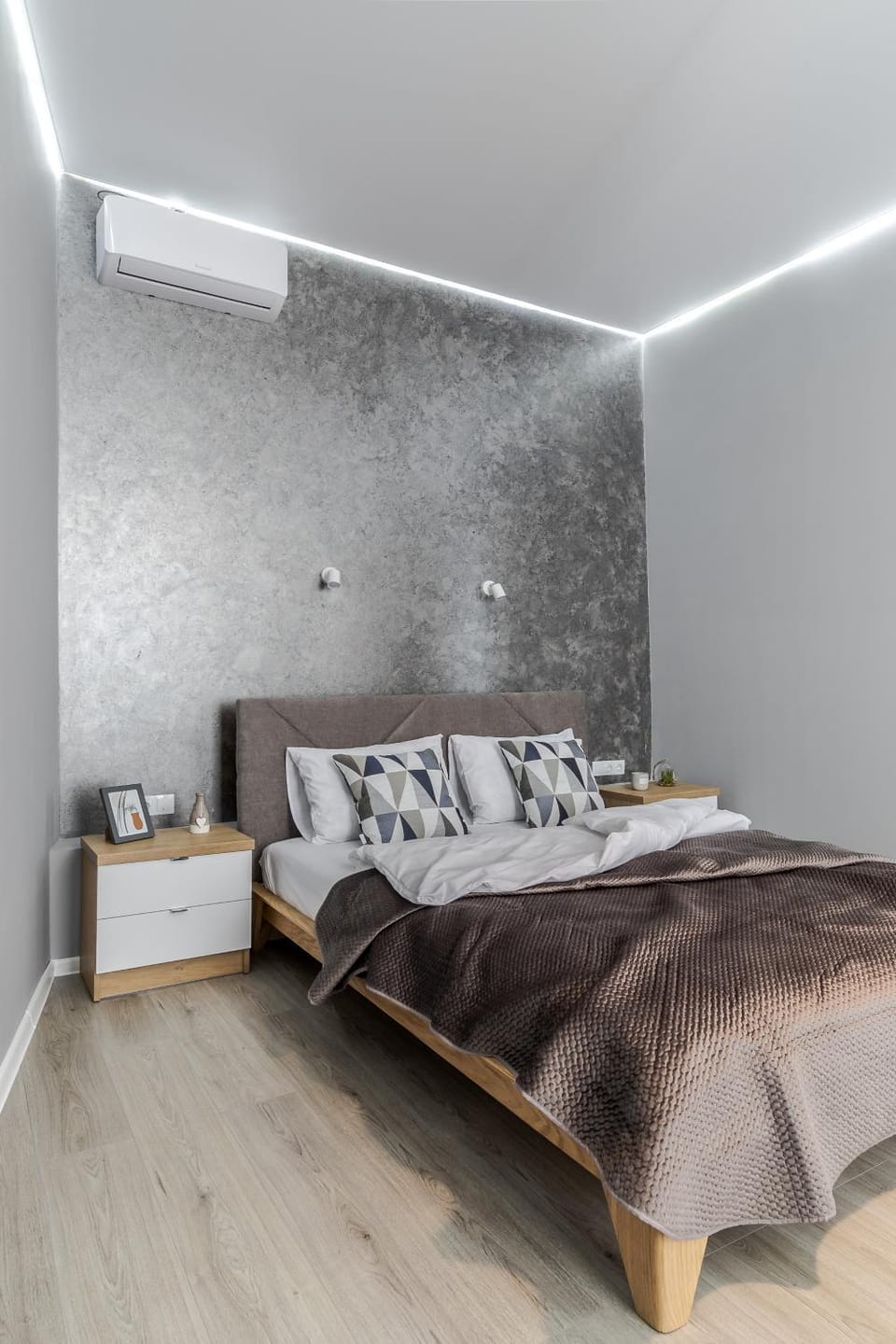 Bed, Photo of the whole room, Decorative detail, Bedroom