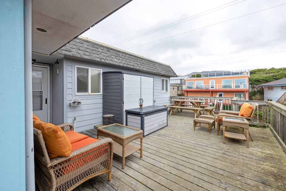 Friend-Ship House in Rockaway Beach