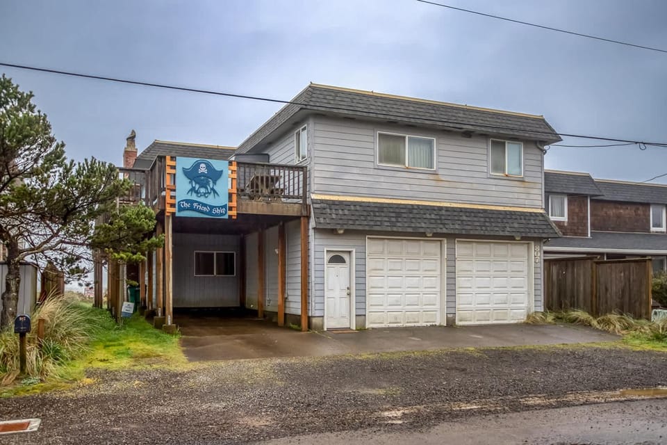 Friend-Ship House in Rockaway Beach