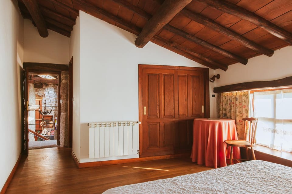 Bed, Photo of the whole room, Bedroom, internet, wardrobe