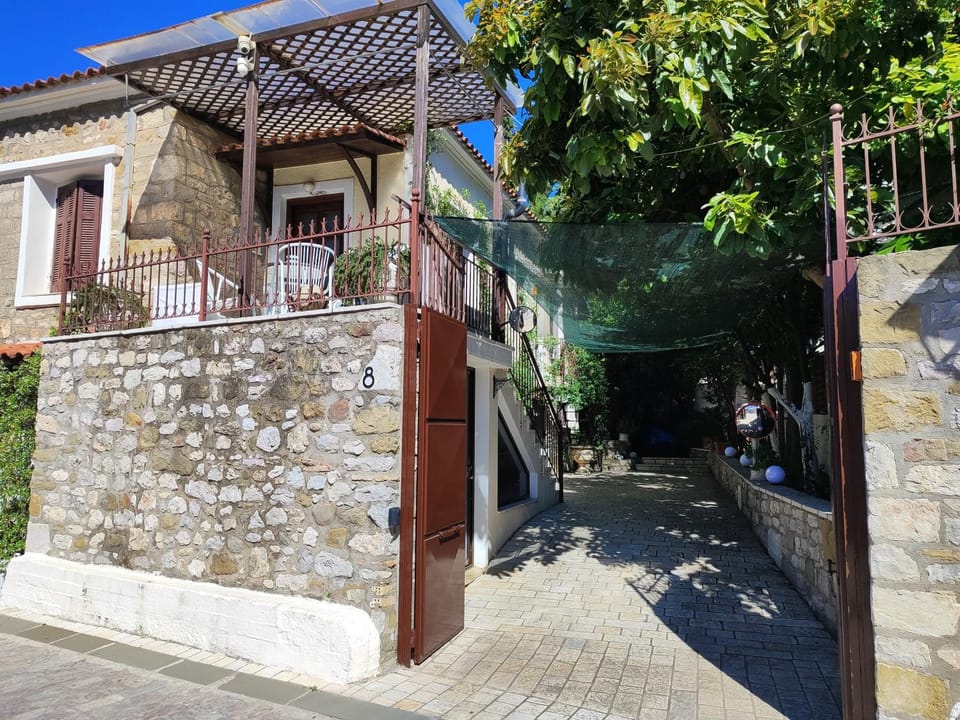 Property building, Neighbourhood