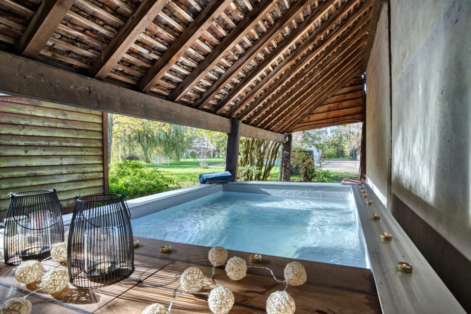 Crazy Villa Etisseaux 45 - Heated pool - Volley court - 1h30 Paris - 45p Villa in Centre-Val de Loire