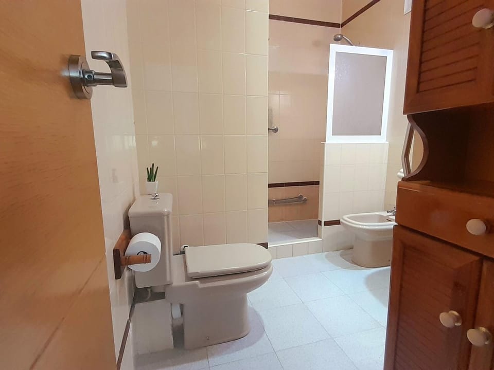 Shower, Toilet, bidet