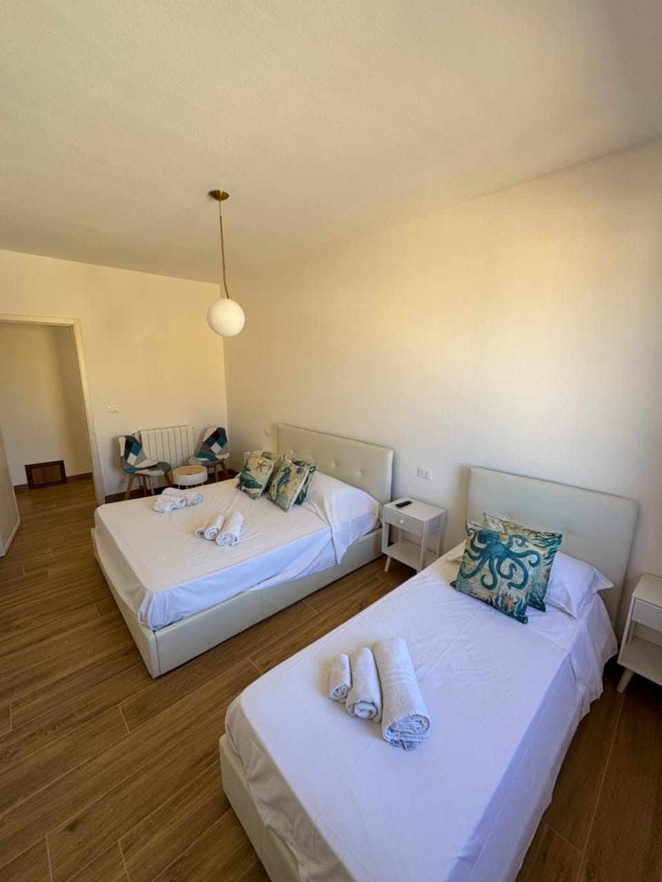Bed, Photo of the whole room, Bedroom, towels