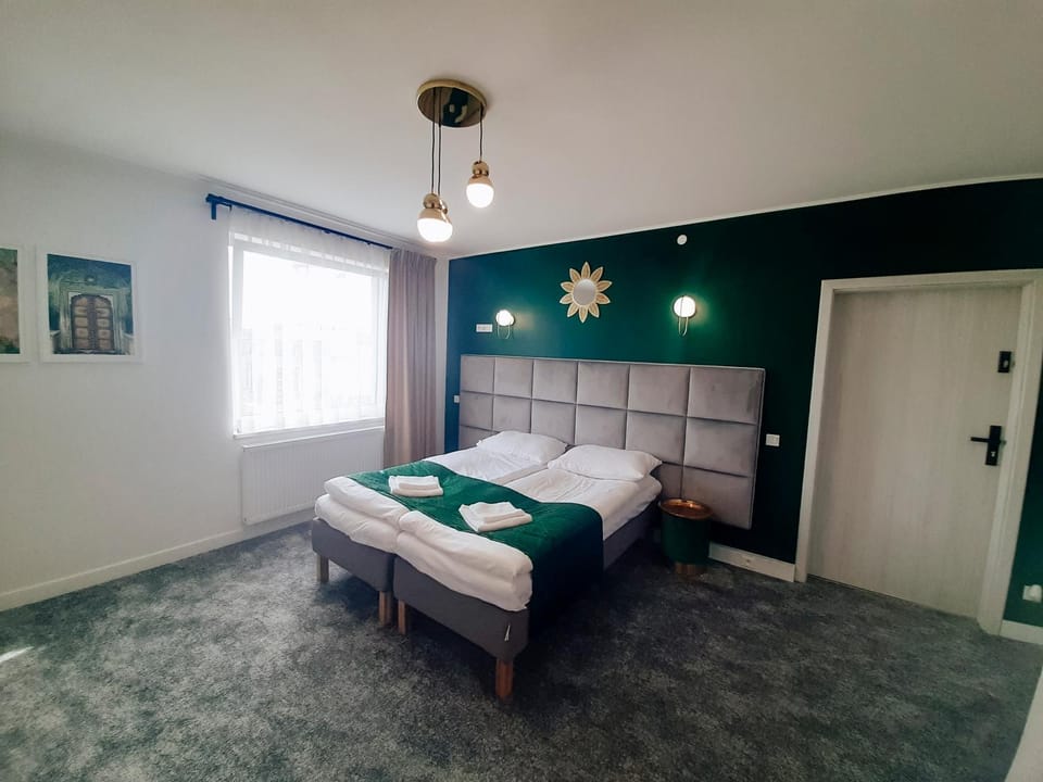 View (from property/room), Other, Photo of the whole room, Decorative detail, Bedroom, On site, City view, Area and facilities