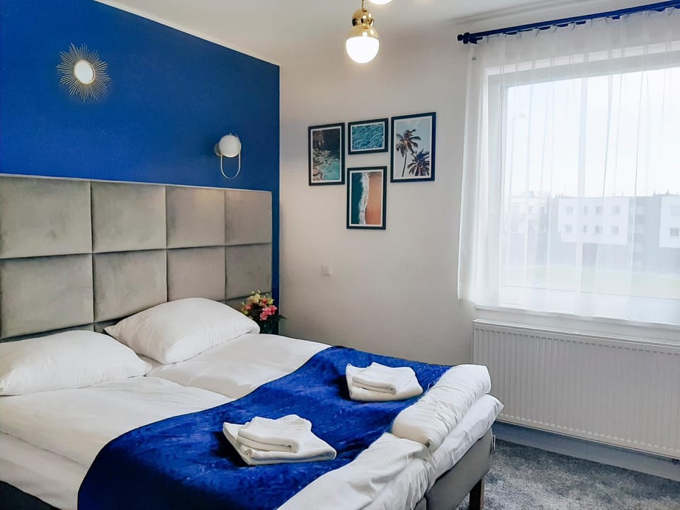 View (from property/room), Other, Photo of the whole room, Decorative detail, Bedroom, On site, City view, Street view, Quiet street view