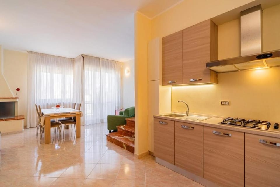 Kitchen or kitchenette, Dining area, stove