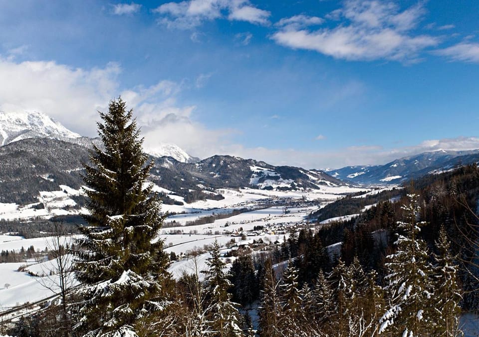 Off site, Winter, Garden, Golfcourse, Minigolf, Ski School, Ski School, Skiing, Skiing, Hiking, Mountain view, Family