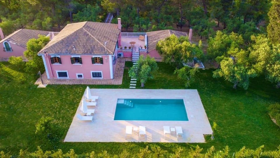 Property building, Patio, Day, Bird's eye view, Garden, Garden view, Pool view, Swimming pool, sunbed