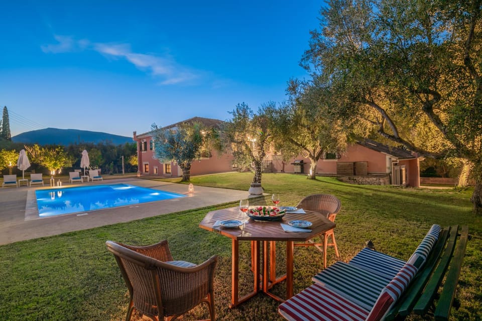 Property building, Natural landscape, Garden, Dining area, Garden view, Mountain view, Pool view, Swimming pool