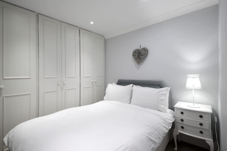Hamilton Place - Beautiful and central city apartment with private entrance sleeps 4 Apartment in Edinburgh