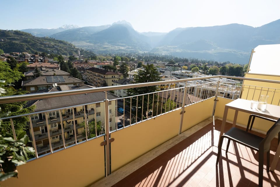 Balcony/Terrace, Mountain view