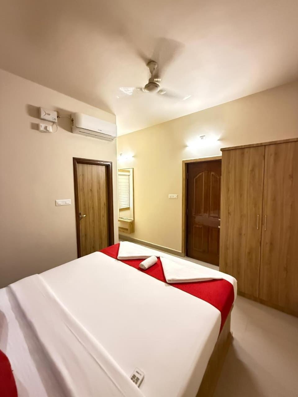 Bed, Photo of the whole room, Bedroom, wardrobe, air conditioner