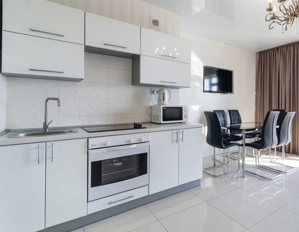 Kitchen or kitchenette, Living room, Seating area, Dining area