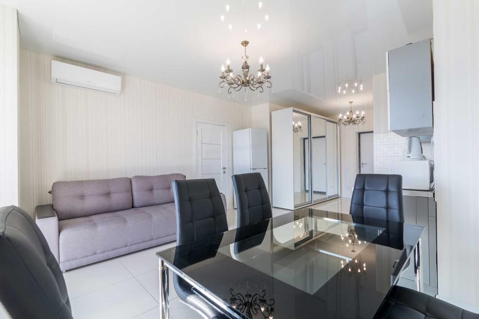 Kitchen or kitchenette, Living room, Seating area, Dining area