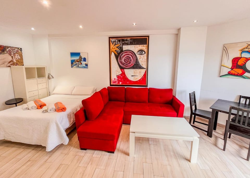 Bed, Living room, Photo of the whole room, Dining area