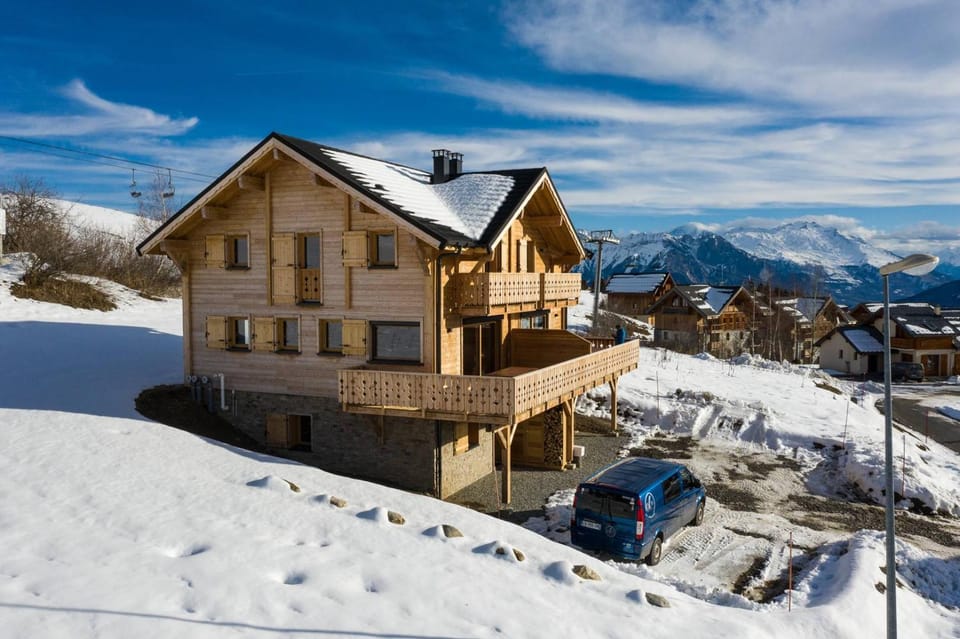 WHYMPER Chalet mitoyen proche pistes avec vue panoramique Villa in Auvergne-Rhône-Alpes