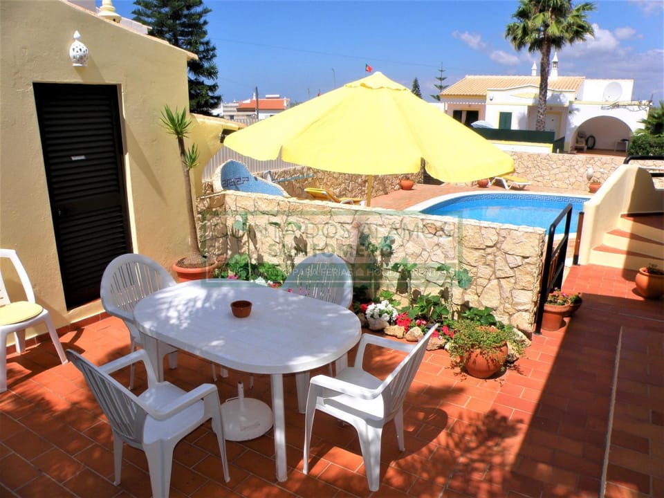 BBQ facilities, Balcony/Terrace, Dining area, Swimming pool