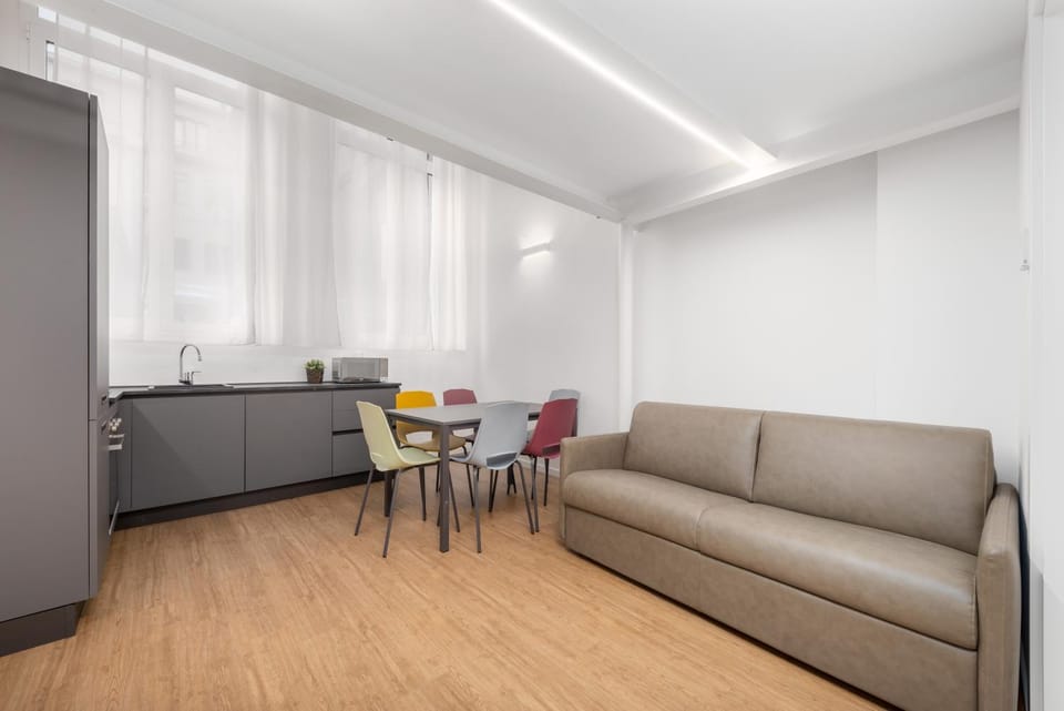 Kitchen or kitchenette, Living room, Seating area, Dining area