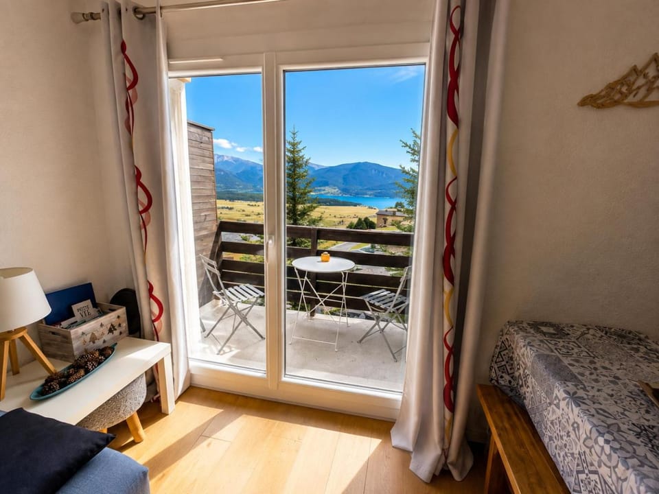 T2 Cabine Vue Lac de Matemale Cabin in Occitanie