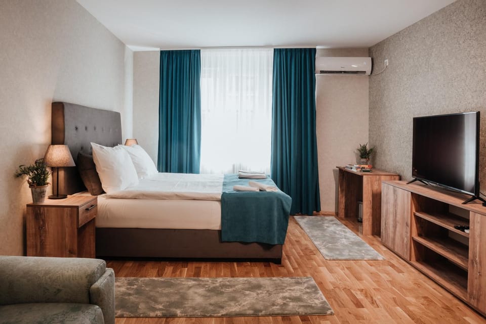 Bed, Photo of the whole room, air conditioner