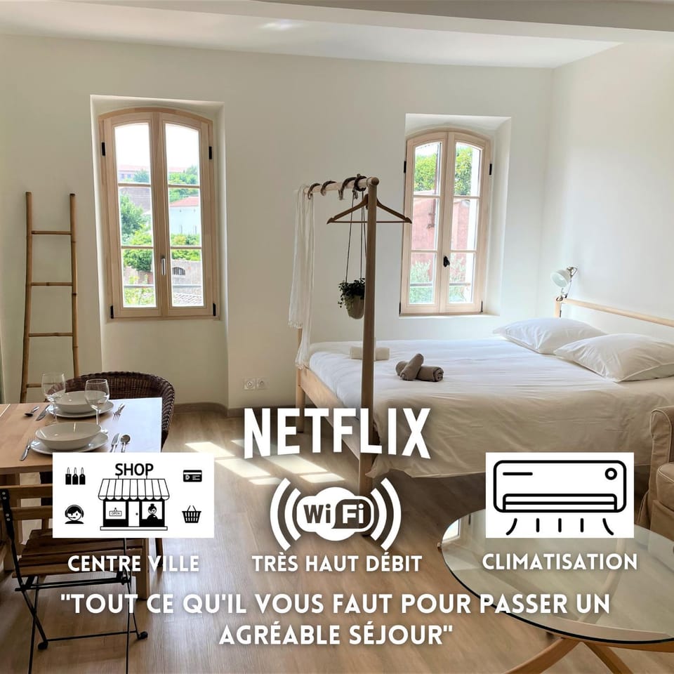 Bed, TV and multimedia, Photo of the whole room, Bedroom, Text overlay