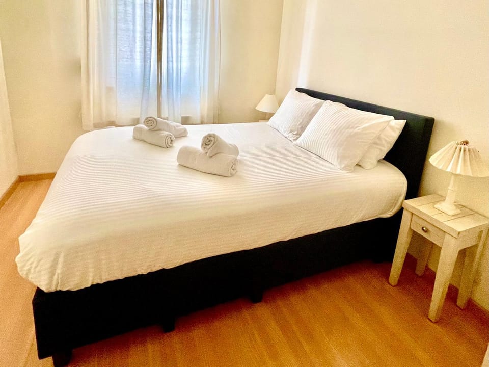 Bed, Photo of the whole room, Bedroom, towels