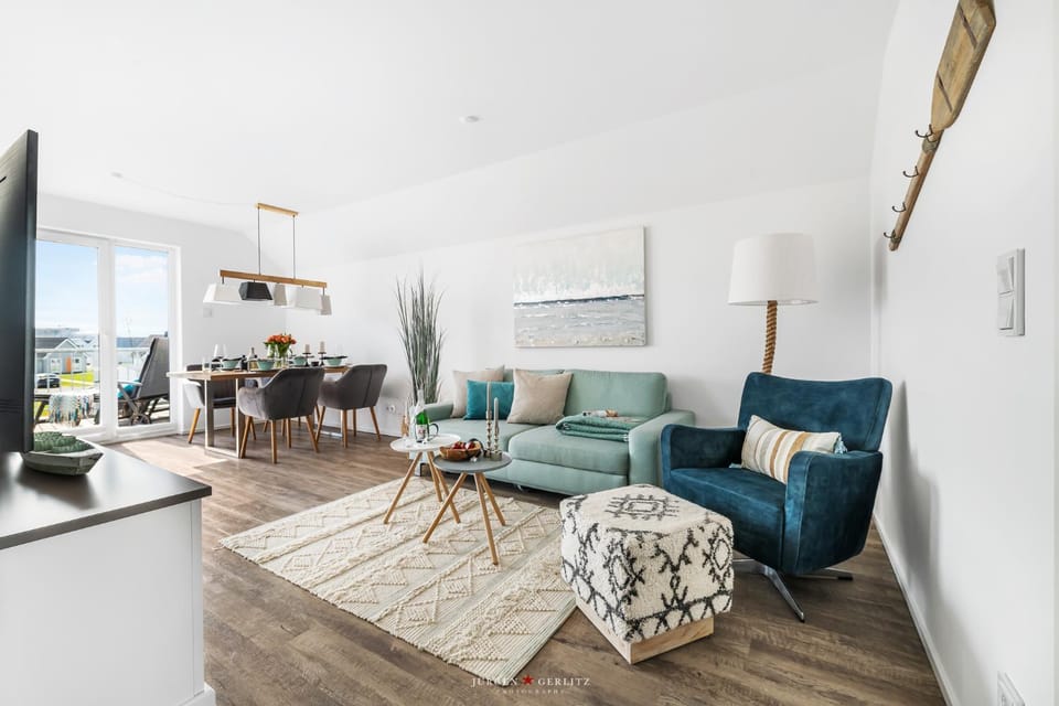TV and multimedia, Living room, Food
