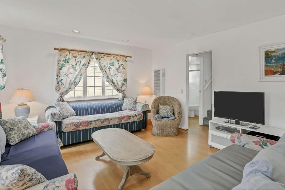 1106 Park Avenue House in Balboa Island