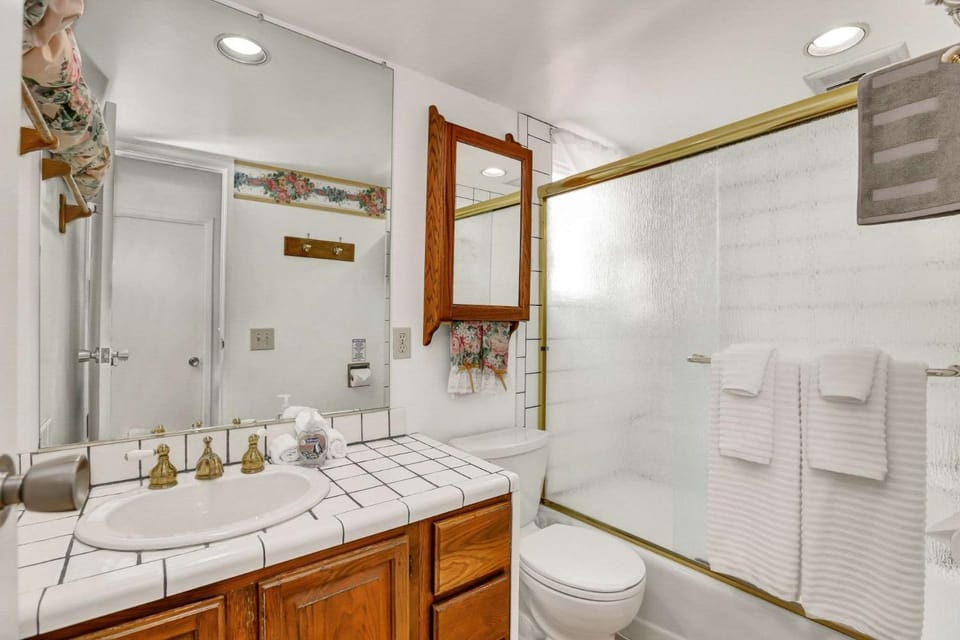 1106 Park Avenue House in Balboa Island