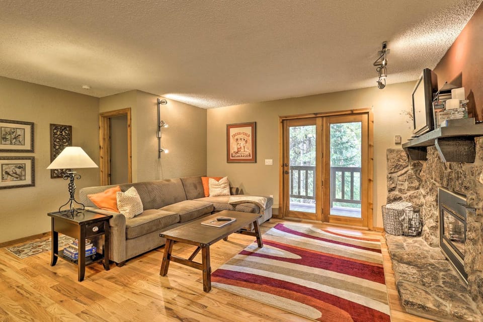 Cozy Condo on Vasquez Creek w/ Free Shuttle Access House in Fraser