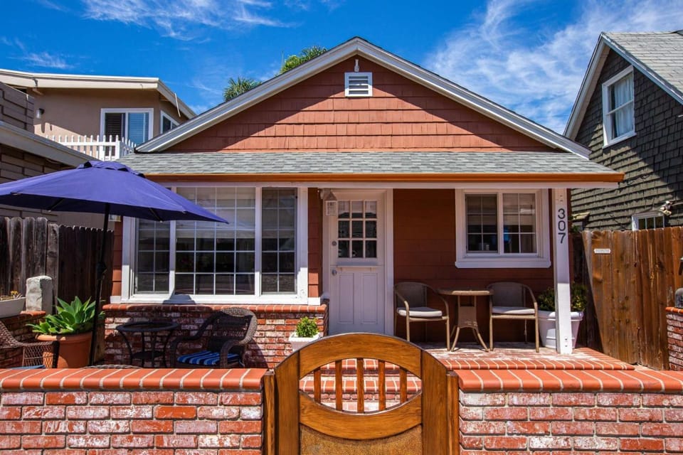 307 Thirty Fifth Street House in Balboa Peninsula