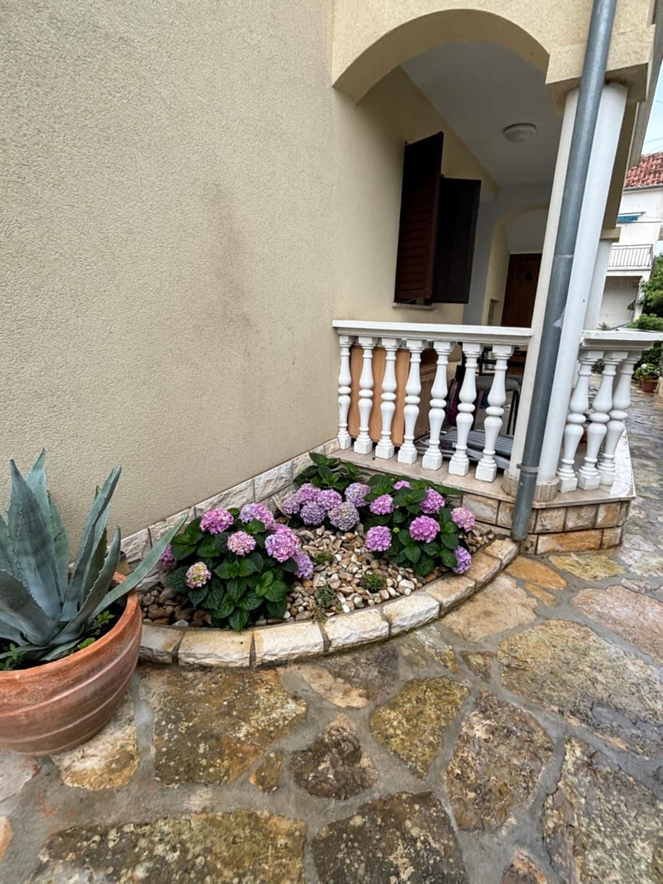 Property building, Patio, Garden, Balcony/Terrace