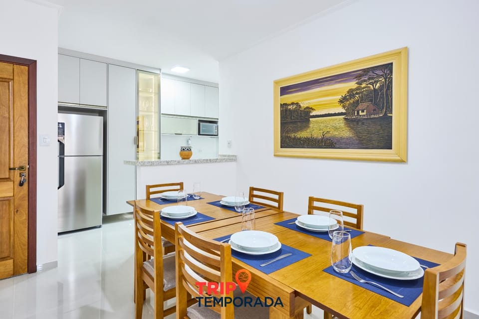 Apartamento espaçoso com ar condicionado e Wi-fi, a 100 metros da praia - Edifício Estoril Apartment in Ubatuba