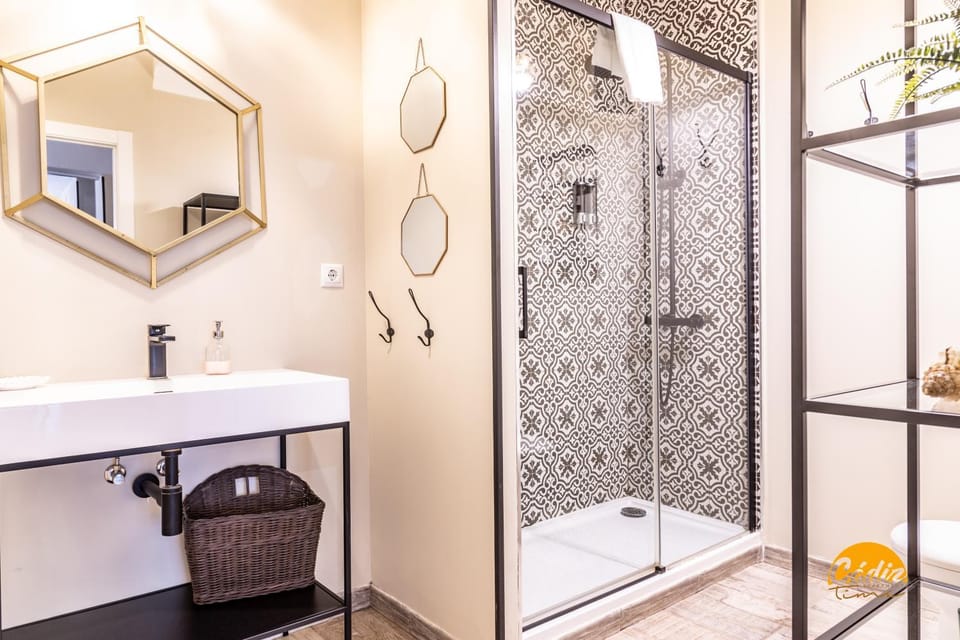 Shower, Bathroom, towels