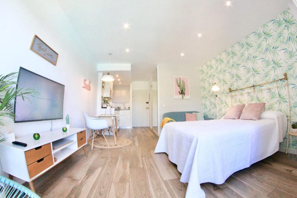 Bed, Living room, Bedroom