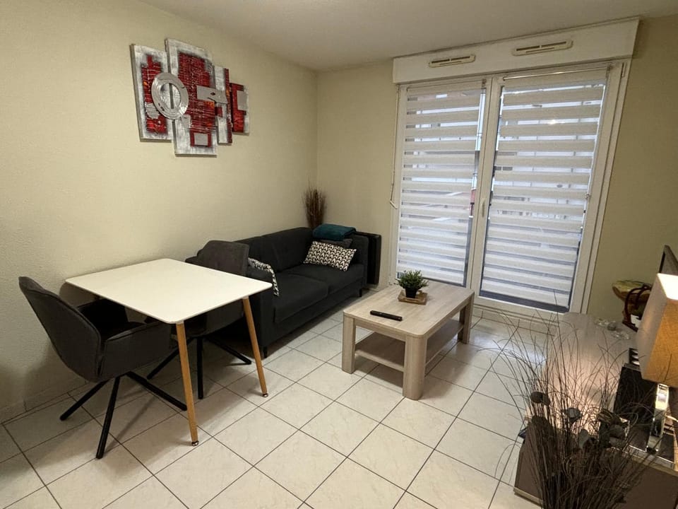 F2 rénové lumineux dans résidence avec balcon et parking Apartment in Grand Est