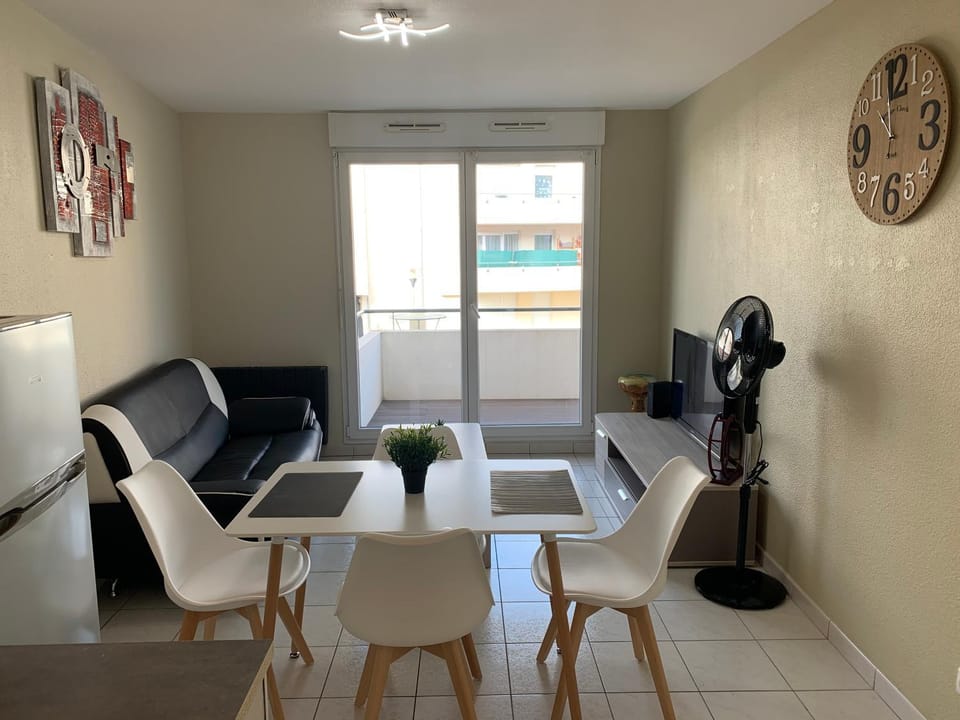 F2 rénové lumineux dans résidence avec balcon et parking Apartment in Grand Est