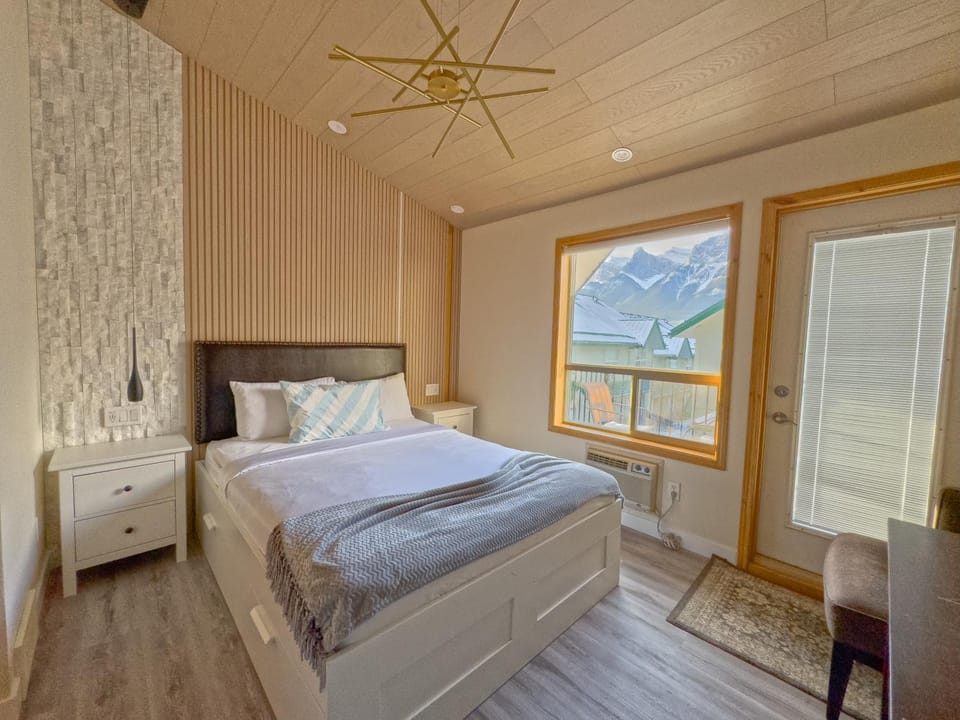 Banff Woods lodge Hotel in Canmore