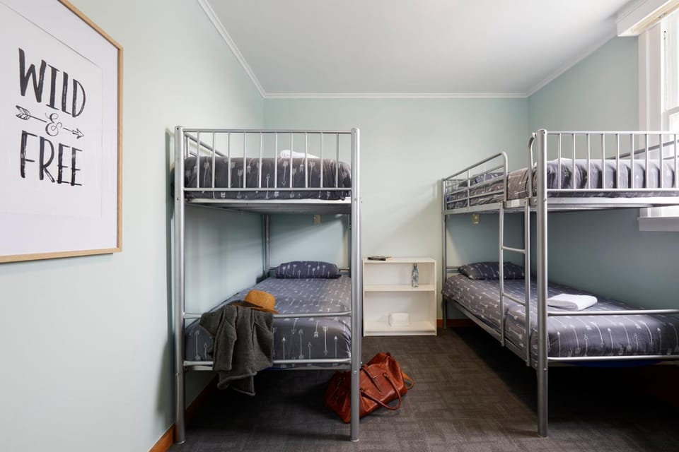 Bedroom, bunk bed
