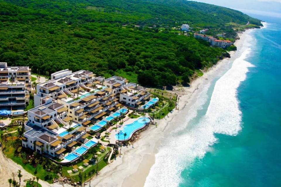 Spectacular Beachfront at veneros fully staffed Apartment in State of Nayarit