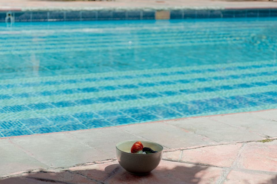 Swimming pool, Breakfast