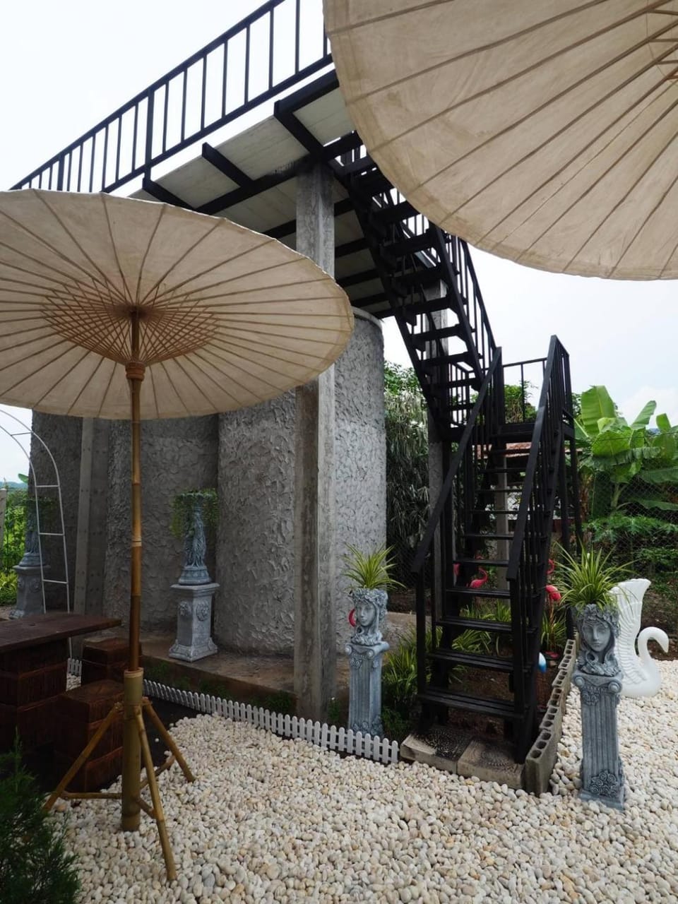 Property building, Garden, Balcony/Terrace, Garden view