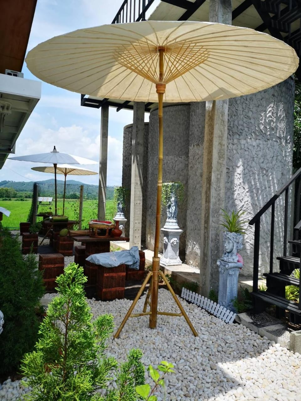 Property building, Garden, Balcony/Terrace, Seating area