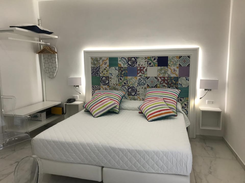 Bed, Photo of the whole room, Decorative detail, Bedroom, flat iron, safe