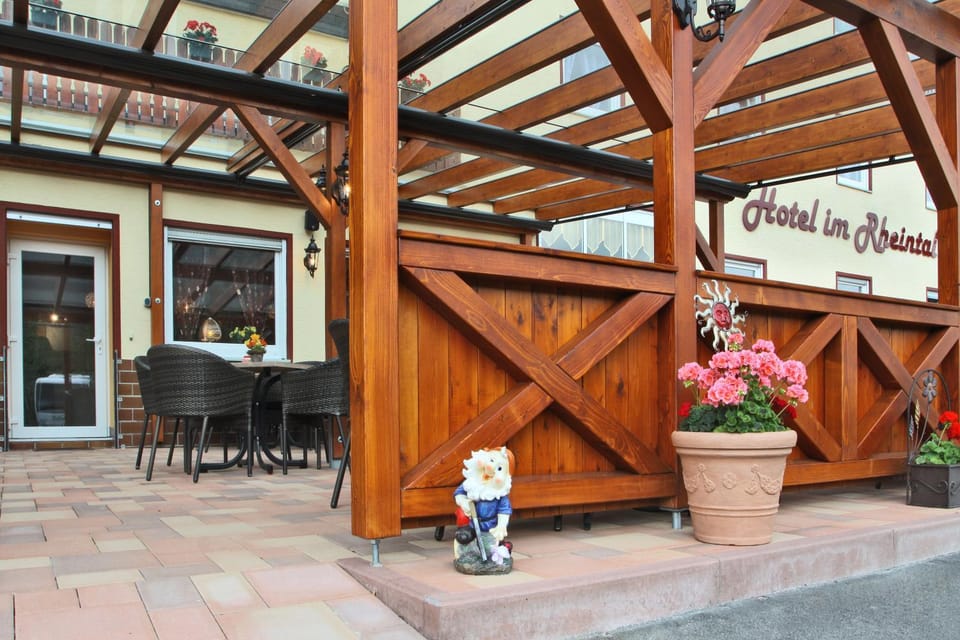 Restaurant/places to eat, Facade/entrance