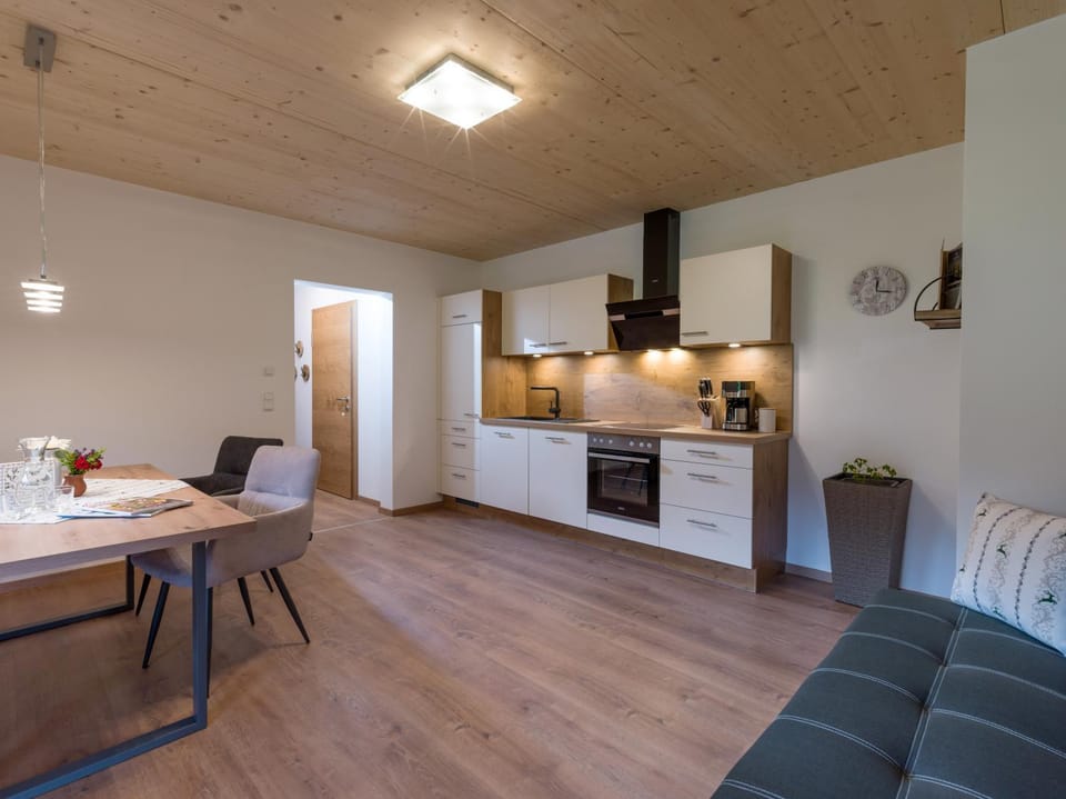 Kitchen or kitchenette, Seating area, Dining area, stove