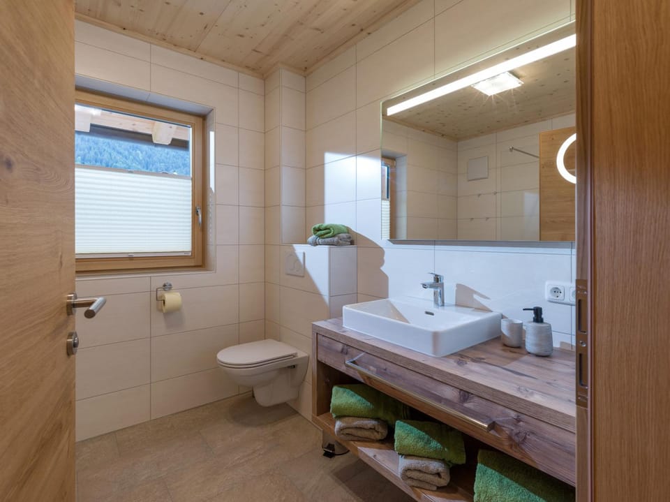 Toilet, Bathroom, towels