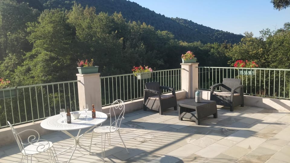 BBQ facilities, Balcony/Terrace, Garden view, Mountain view, Pool view, River view, Continental breakfast, Lunch